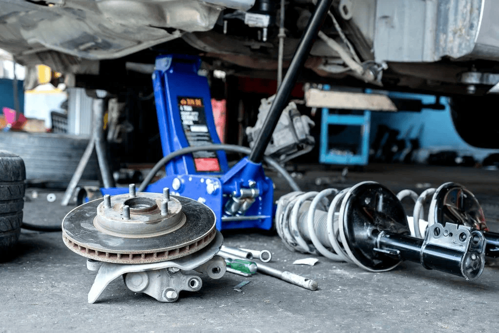 Mechanic car suspension repair